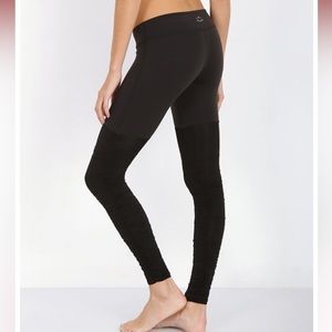 Beyond Yoga Leg Warmer Black Leggings M